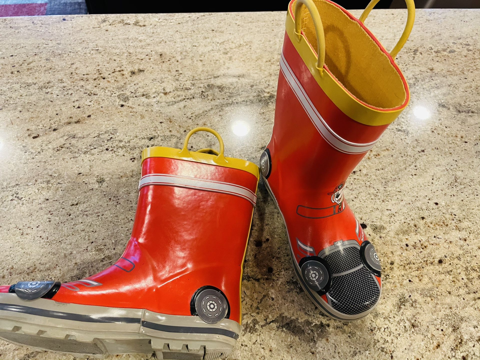 Boys rain boots. Size 13/1