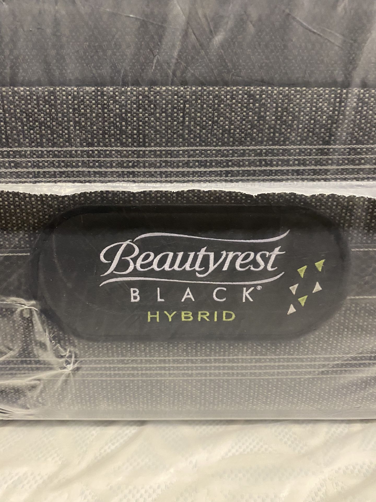 BEAUTYREST BLACk HYBRID KING MATTRESS