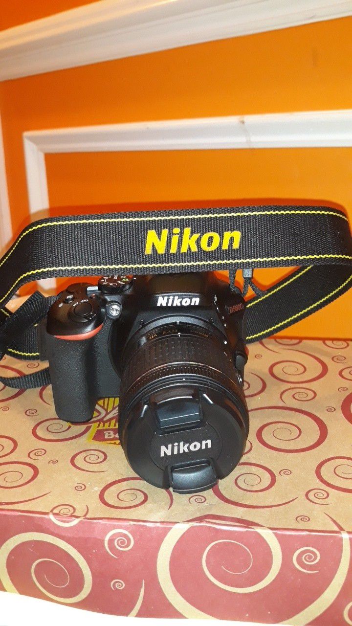 Nixon camera D56000 <new>