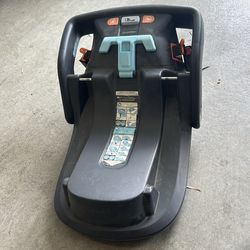 Uppababy Mesa Base 2016