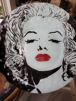 Merilyn Monroe Decorative Plate.D 9.75 "