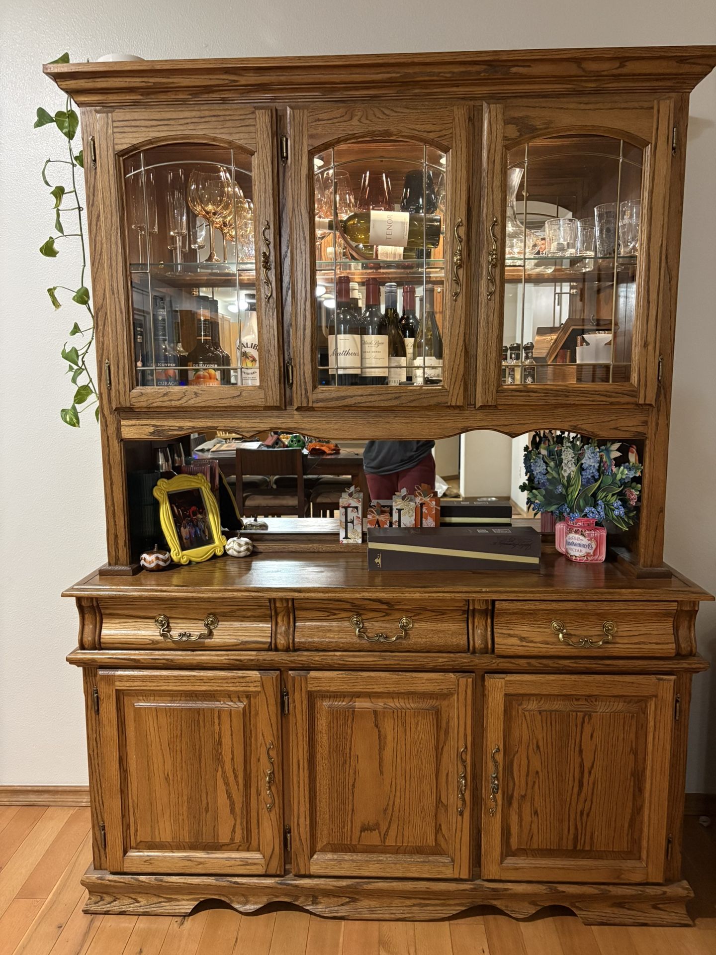 Bar Hutch
