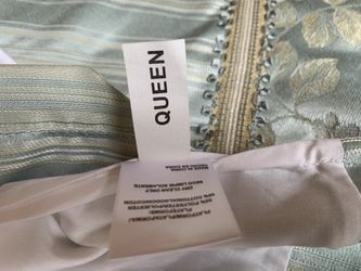 Quality queen comforter & bed shirt no shames
