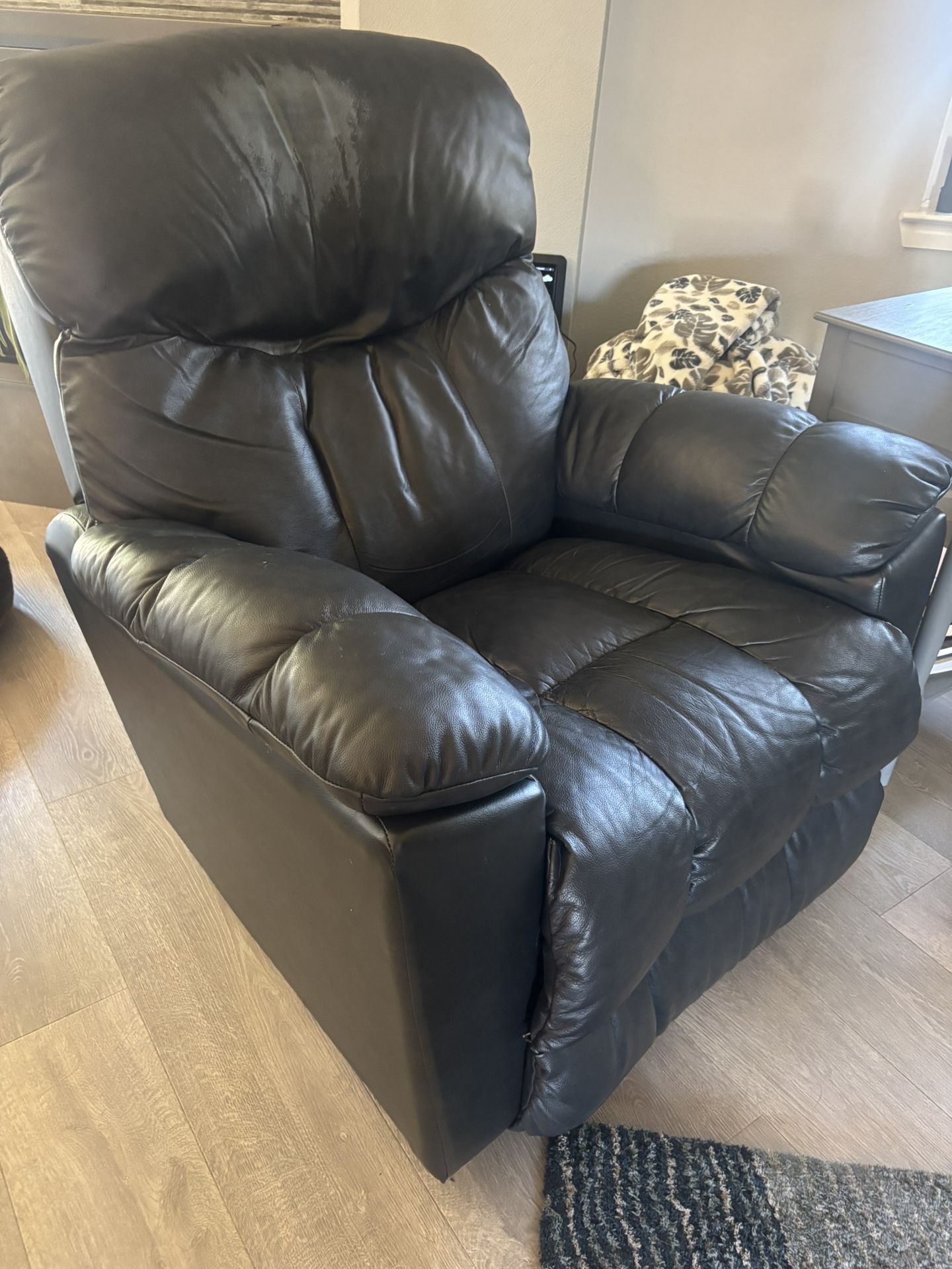 La Z Boy Morrison Reclining Chair