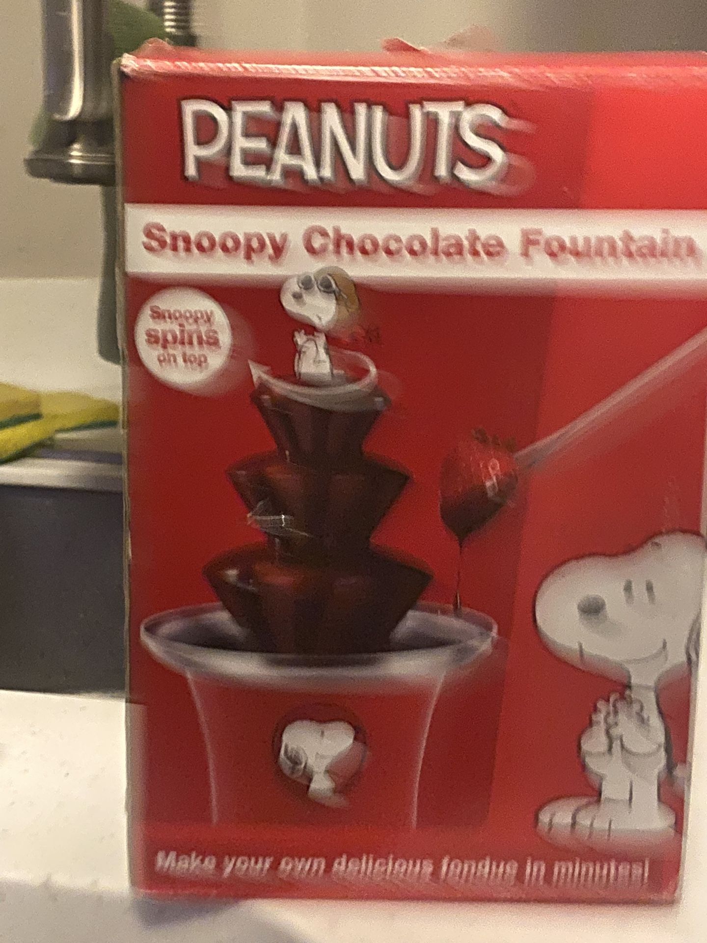 Snoopy Chocolate Fountain CIB