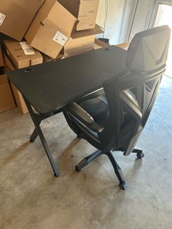 Gaming desk + chair
