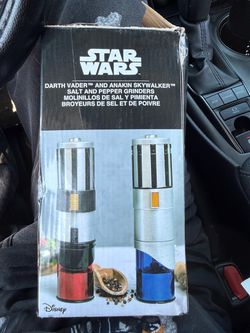 Star Wars Lightsaber Salt and Pepper Grinder Set