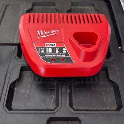 Milwaukee M12 Chárter