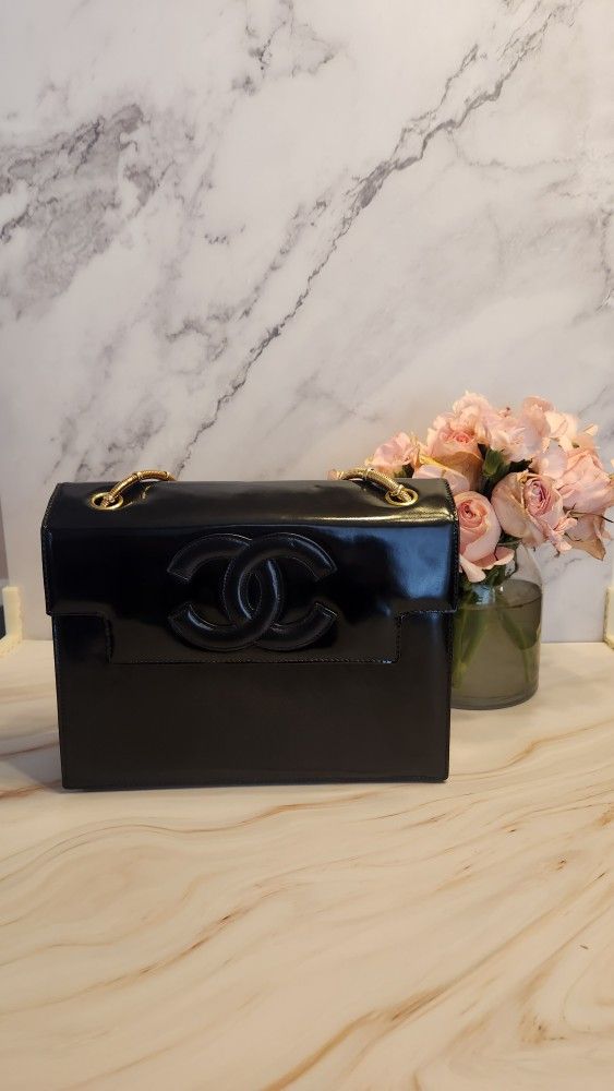 Chanel CC square chain shoulder bag