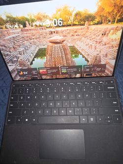 Surface pro 8, intel core i7-11 generación,  16 gigas ram y 256 de disco duro solido, Windows 11 pro, buenas condiciones.