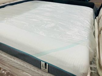 King Tempurpedic adapt medium mattress set