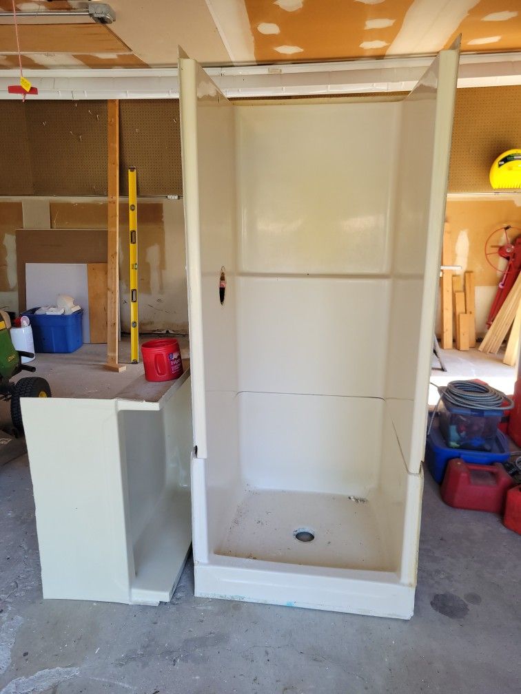 32" x 32" Shower Enclosure with Shower Valve and Shower Head With Copper Piping