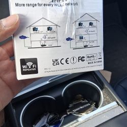 Wireless-N WiFi Repeater 300Mbps – Range Extender & Access Point – Plug & Play