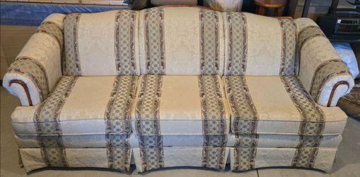Bassett Sofa English Roll Arm Striped Fabric Cushion (Pre-Owned)