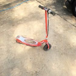 RAZOR SCOOTER E100