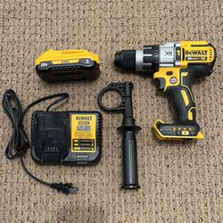 1/2 Dewalt Cordless Hammer Drill With Battery And Charger 