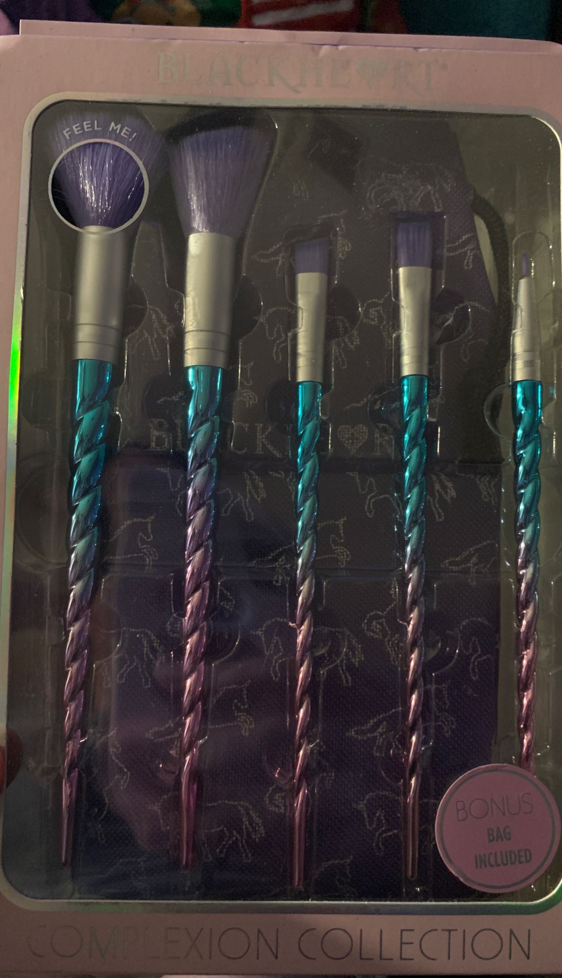 Black heart make-up brushes