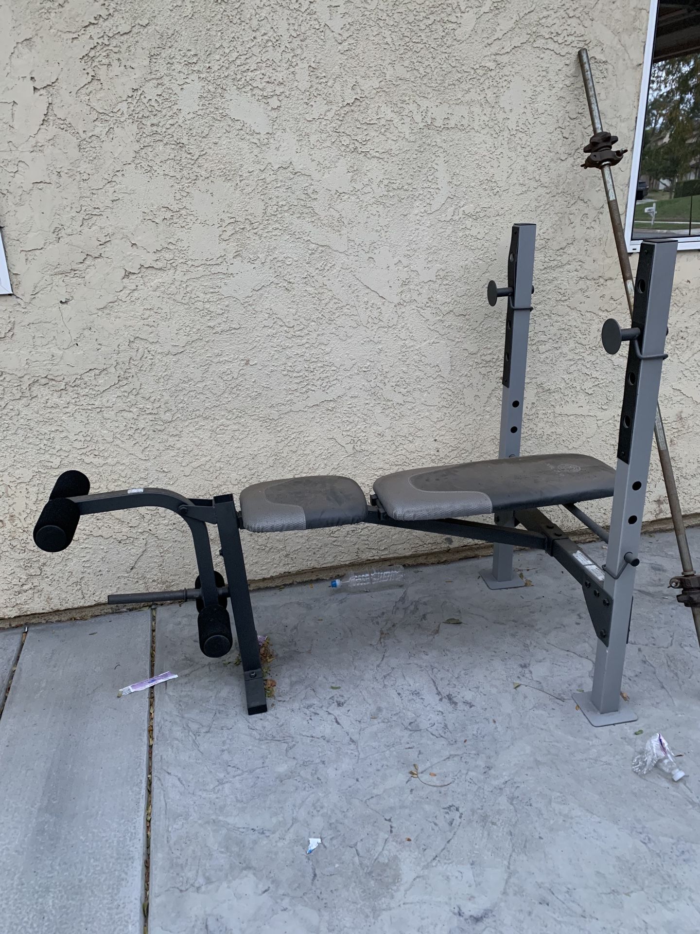 Golds Gym Weight Bench Includes Bar.