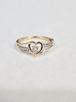 10kt Gold Diamond Heart Ring