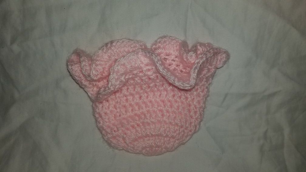 BNWOT New born crochet hat pink