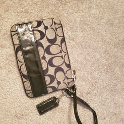 Coach wristlet- excellent condition 