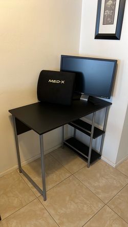 Black Computer Dessk +monitor+ pillows