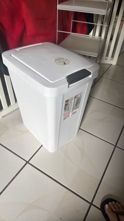 Trash can