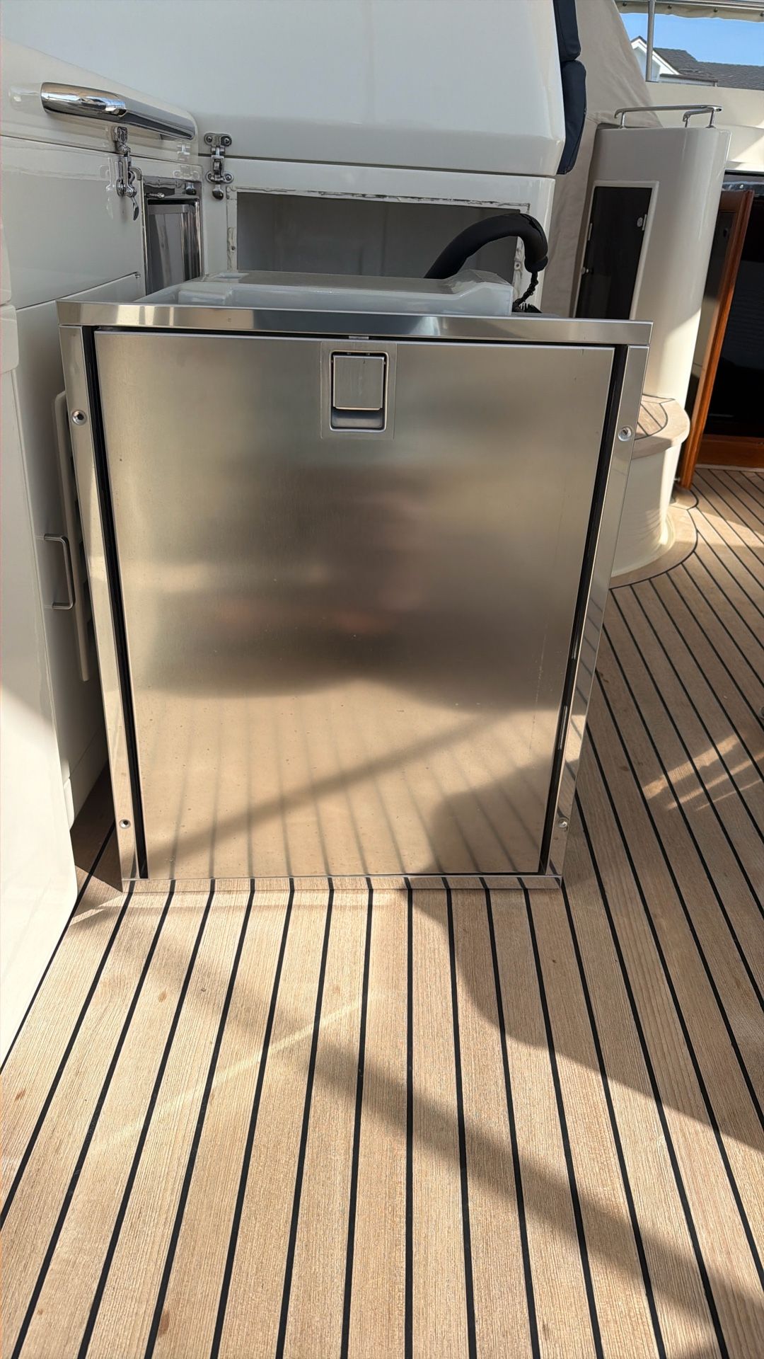 Isotherm RV Or Marine Fridge 12/24v &120v