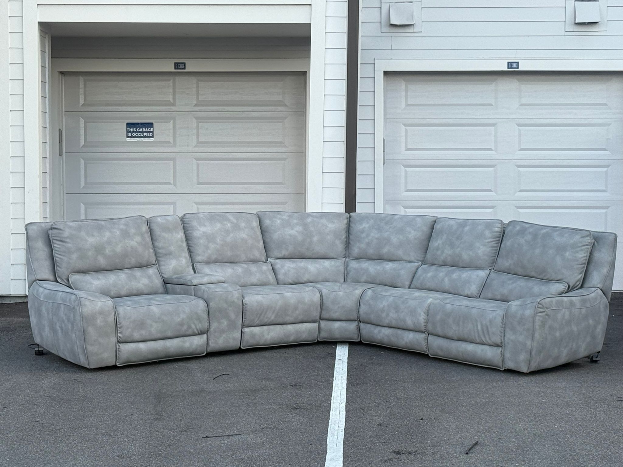 POWERED RECLINING 6 PIECES LEATHER GRAY SECTIONAL COUCH LIKE NEW DELIVERY AVAILABLE 🚚