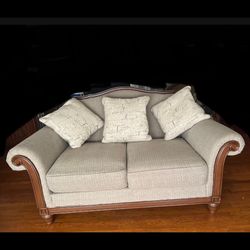 Loveseat 
