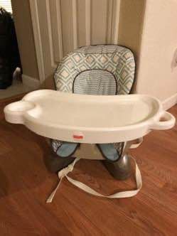 Fisher-Price SpaceSaver High Chair, Great Condition! Smoke and pet free! Can meet!! 