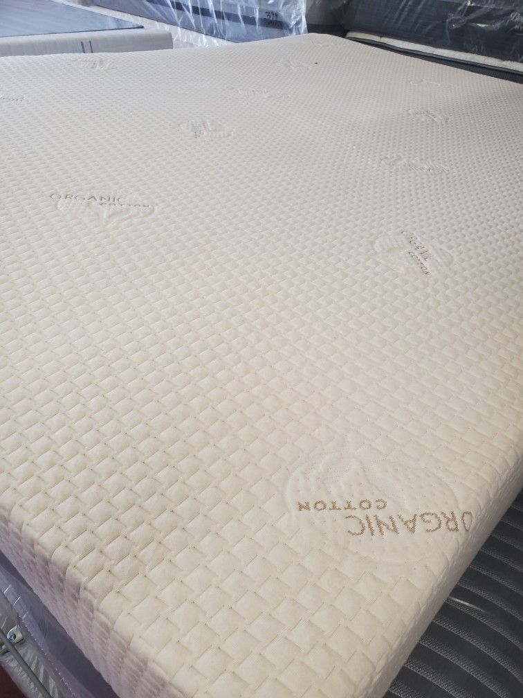 QUEEN SIZES MATTRESS HYBRID POCKETED COILS WITH MEMORY FOAM