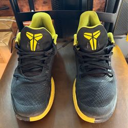 KOBE NIKE MAMBA FOCUS  BLACK / OPTIMUM YELLOW
