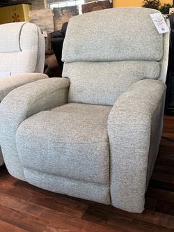 NEW Fandago Power Headrest Recliner