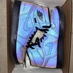 Air Jordan 1 Zoom Fearless Reflective Men’s size 9.5 Great condition, I bought these on eBay so that’s why I have the paper work and a sticker on the 
