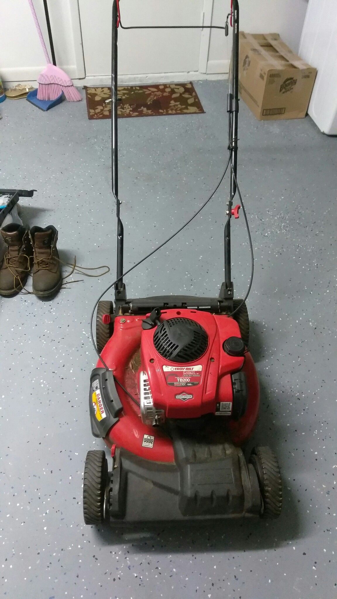 Troy-bilt 21" self propelled lawn mower TB200