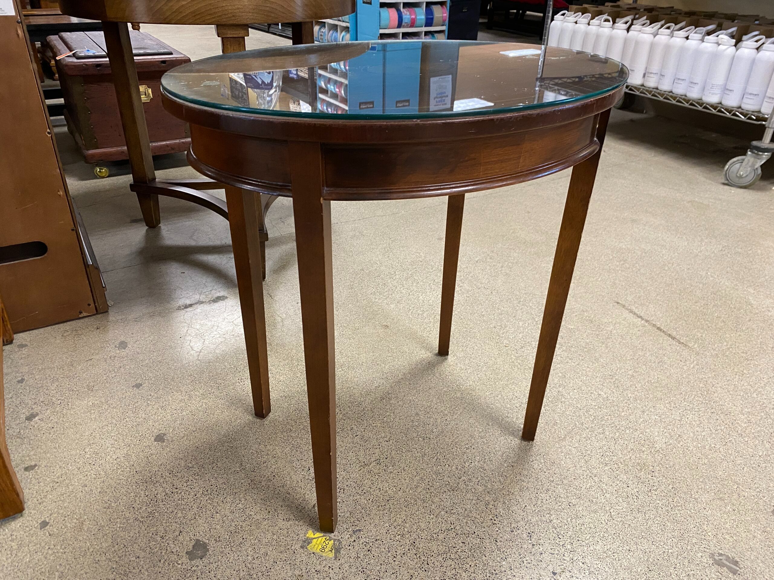 ARTCO INC Oval Wooden End Table w/ Glass Top