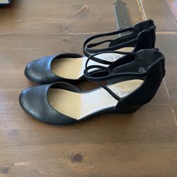 Women’s …me Too Black Closed Toe Wedges Size 9