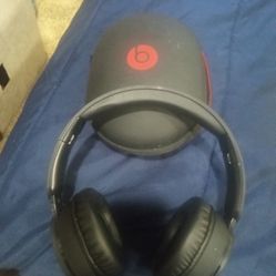 DR DRE WIRELESS HEADPHONES $150