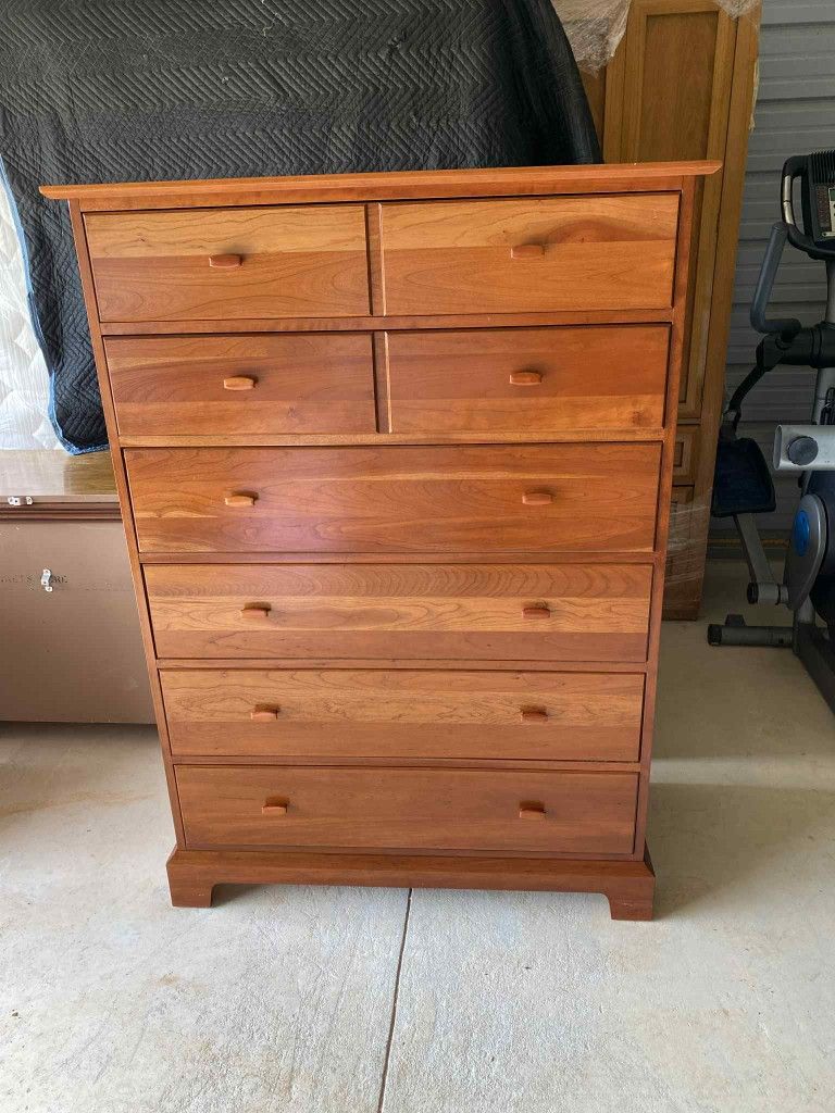 Pennsylvania House Cherry Wood Chest ( FREE DELIVERY IF NEEDED)