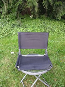 Portable folding stadium chair or bleacher seat