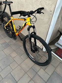 Giant RTX 27.5 wheels mountain bike