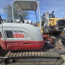 2020 takeuchi tb 240 excavator 