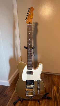 Squier Classic Vibe '60s Custom Telecaster SH with Bigsby in Aztec Gold.
