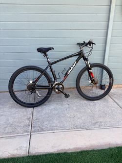 GIANT TALON MOUNTAIN BIKE 27.5” Wheels