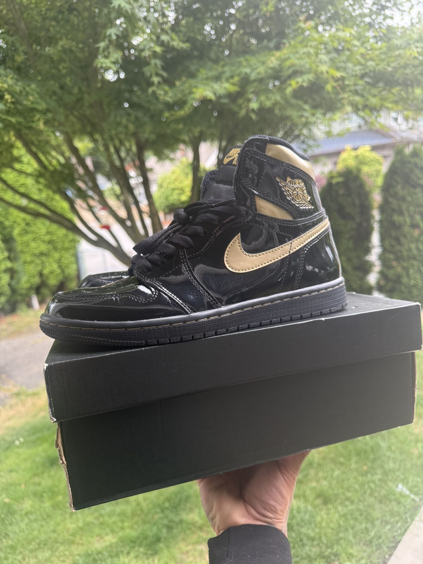 Nike Air Jordan 1 Retro High OG Metallic Black Gold Mens Size 8