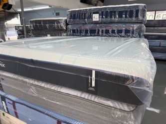 KING SIZE TEMPURPEDIC PROADAPT (SOFT) MATTRESS & BOX SPRINGS BED SET