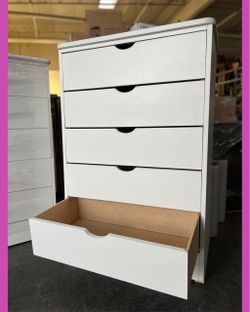 5 drawers dresser/ Five drawers dresser