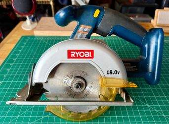 Ryobi 18V 5-1/2 inch Cordless Circular Saw P501 clean.