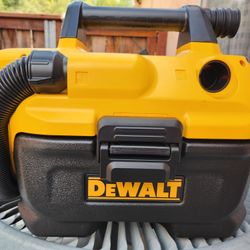 DEWALT Heavy DUTY 2 Gallon Cordless Wet/Dry Vaccum  (Tool Only)